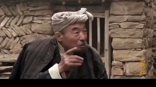 解放大叔不知眼前人是主席,热心送来自己包的饺子,香味四溢
