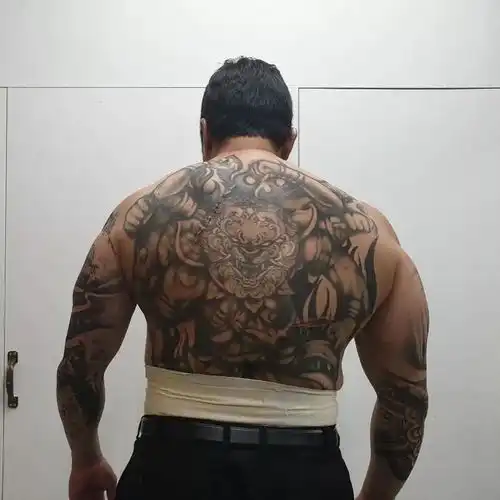 韩国最壮猛男53岁马东锡娶到走34岁最美教师,网友是真爱还是...