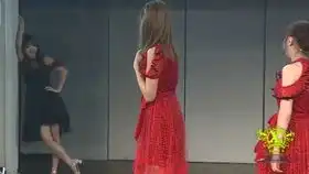 震惊,n队五姐让祁静当自己洗脚婢