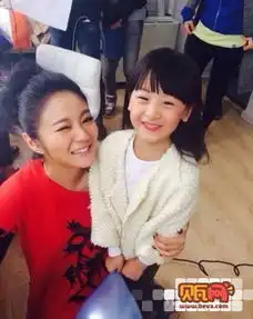 森碟偶遇安以轩搞怪卖萌星宝靓照亲子图库贝瓦网