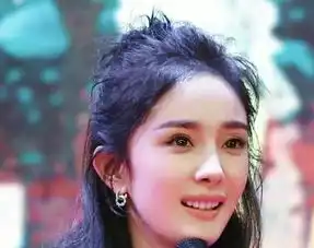 头发油腻脸上长痘笑起来嘴非常瘪杨幂怎么越来越丑了