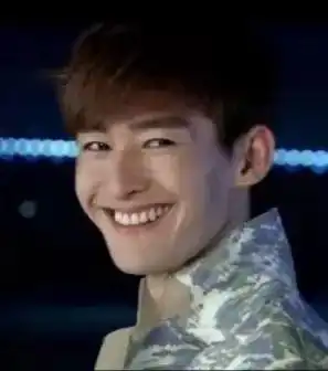 只要一大笑,颜值就垮掉的5位明星,李现变憨憨,刘亦菲也hold不住