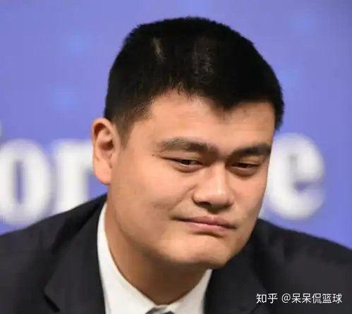 姚明独自乘地铁,遭网友调侃要去看颈椎了