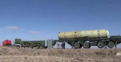 美军期待靠反导系统获得优势,没想到俄军走到前面,拦截弹更独特