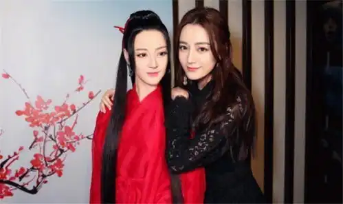 当明星们看到自己的蜡像鹿晗自拍,赵丽颖亲吻,千玺表情亮了