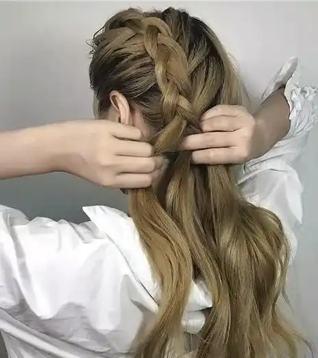经典的法式浪漫编发如何编呢