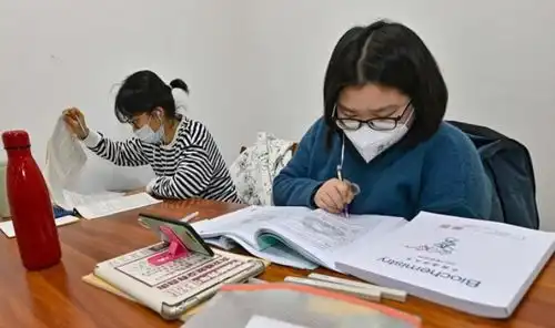 考上研究生才知道,导师也会区别对待,家境不同待遇天差地别