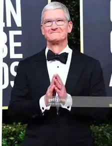 马王穿小背心参加金球奖晚宴,苹果ceo库克假笑男孩表情包风靡
