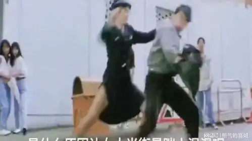 影视混混胆大包天当街抢劫,不想竟遇女警执勤,结局大快人心