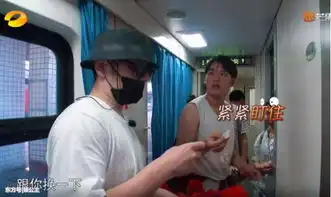 我家那小子钱枫妈妈表情呆滞超级萌,但她一身的金子更耀眼