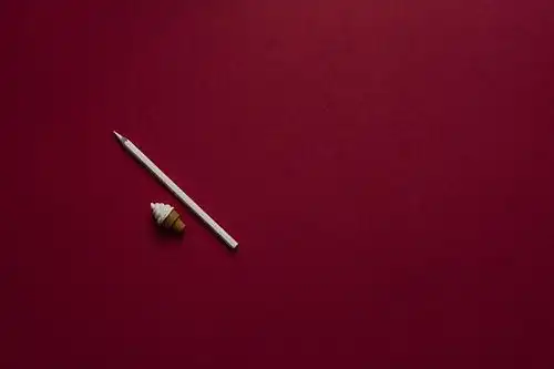 悲伤少女想跳海的相册超高清壁纸素材点击查看大图下载