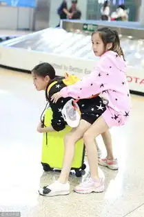 张伦硕钟丽缇热吻遭女儿直盯