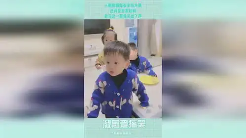 三胞胎萌娃在家吃水果,还真是全靠抢啊,看完这一幕我笑出了声