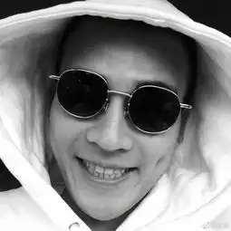 欧豪七夕晒各种表情自拍嘟嘴撅唇秒变胖子