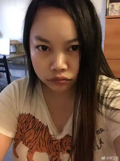 凤姐素颜嘟嘴卖萌近照曝光,网友你好美