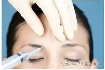 为何注射肉毒素后面部表情僵硬,该怎么办