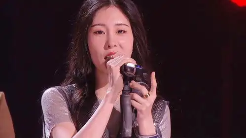 张碧晨真是个才女,随便演唱一首网红歌一炮而红,巅峰时期更厉害