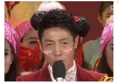 明星最搞笑错位照张艺兴和黄渤接吻,鹿晗这张我真找不出破绽