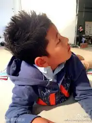 组图郭涛与儿子搞怪表情神同步翻白眼喜感十足