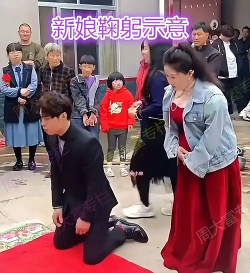 贵州新娘拜堂不下跪,表情很不情愿,看到小腹隆起秒懂怀孕了