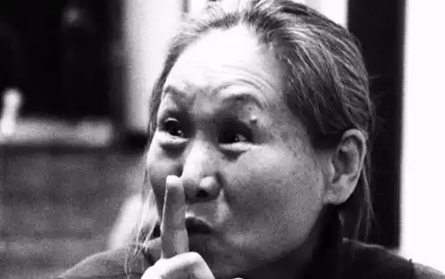 再婚10年,老伴忠厚老实,陌生人却偷偷告知你老公浑身都是秘密