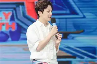 何炅一家三口图片何炅结婚了吗他老婆和儿子照片曝光