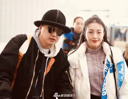 组图饺子穿公主纱裙与包贝尔花式撒娇对镜甜笑比耶呆萌可爱