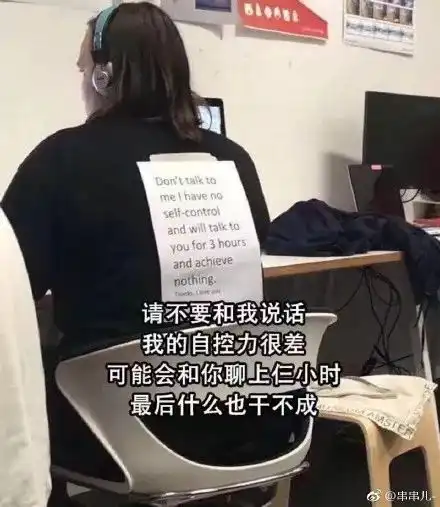 男孩熬夜追剧反救全家妈妈这次就不罚了