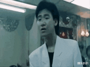 迪丽热巴凌晨给杨幂送生日祝福,没想到表情包看起来像蔡徐坤,两家粉丝互撕,