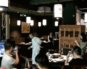 老子吃火锅,你吃火锅底料什么火锅让何伟杰哥哥唱起清远有嘻哈