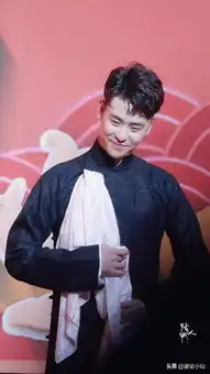 张云雷,久违的黑金大褂重出江湖