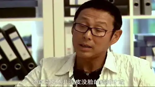 黑砖头转身离开,露出失落的表情,心里盘算着几头猪能换个摩托车