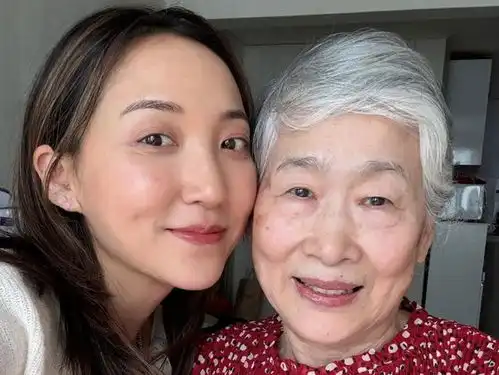 亚裔奶奶晒照后爆红网络85岁了脸上却几乎没有一点皱纹,网友追着要护肤秘诀