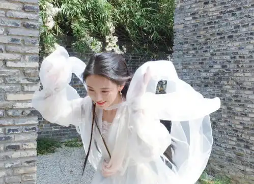 鞠婧祎版白娘子颜值高看白娘子贴上胡子后,小鞠这颜值真没谁了