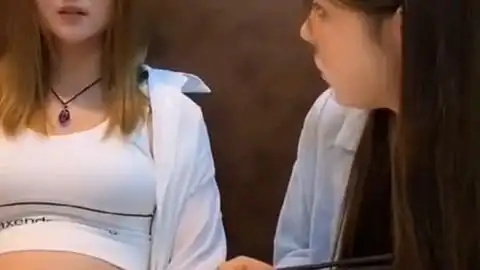 俄罗斯美女分享自己的孕妇写真照片,大家觉的好看吗