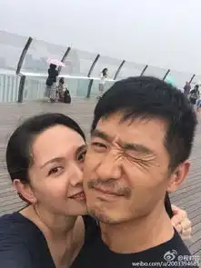 郭晓冬带全家游玩自拍获妻儿亲吻表情搞怪