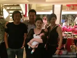 汪小菲庆生大s抱女请吃羊肉锅产后身材丰腴