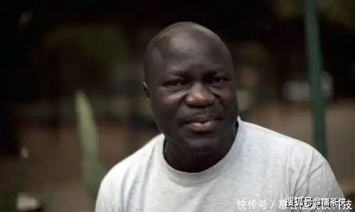 非洲老板来中国旅游,到餐厅看到这一幕不解中国人咋吃这个