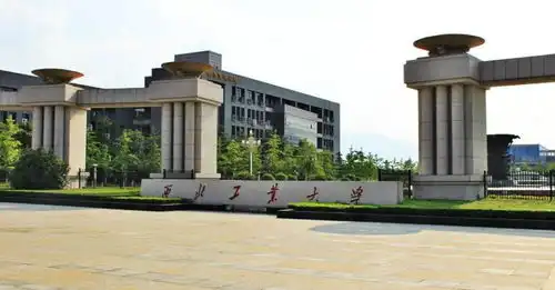 这不是我期待的大学生活