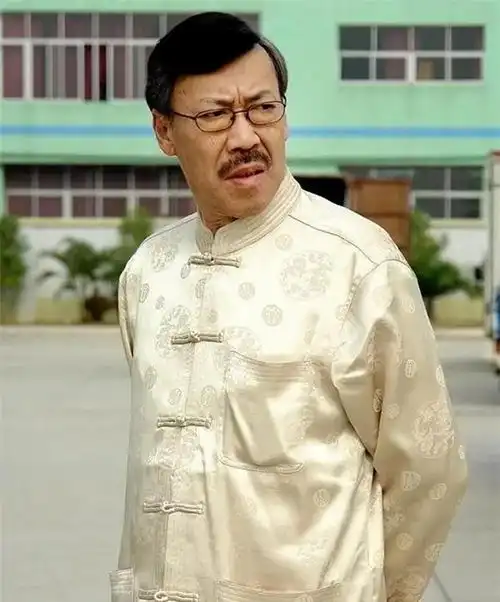 75岁冯淬帆近照秃顶严重,初恋是汪明荃,自认性格孤僻已单身37年