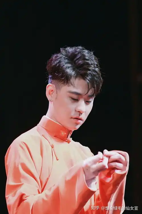 张云雷有多少件大褂,一件一张正面图