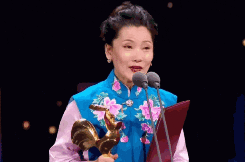 梁朝伟何赛飞得奖瞬间,金鸡奖现场的微表情更像一部电影